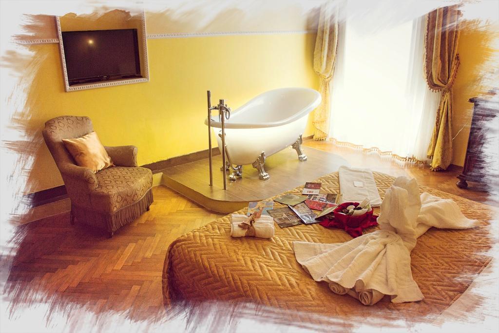 Deluxe Double Room with Bath,240568961:JPEG