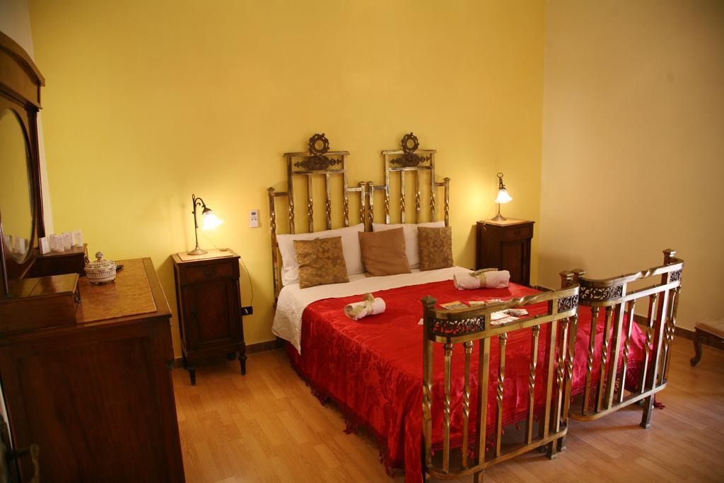 Double Room with Shared Bathroom,409426629:JPEG
